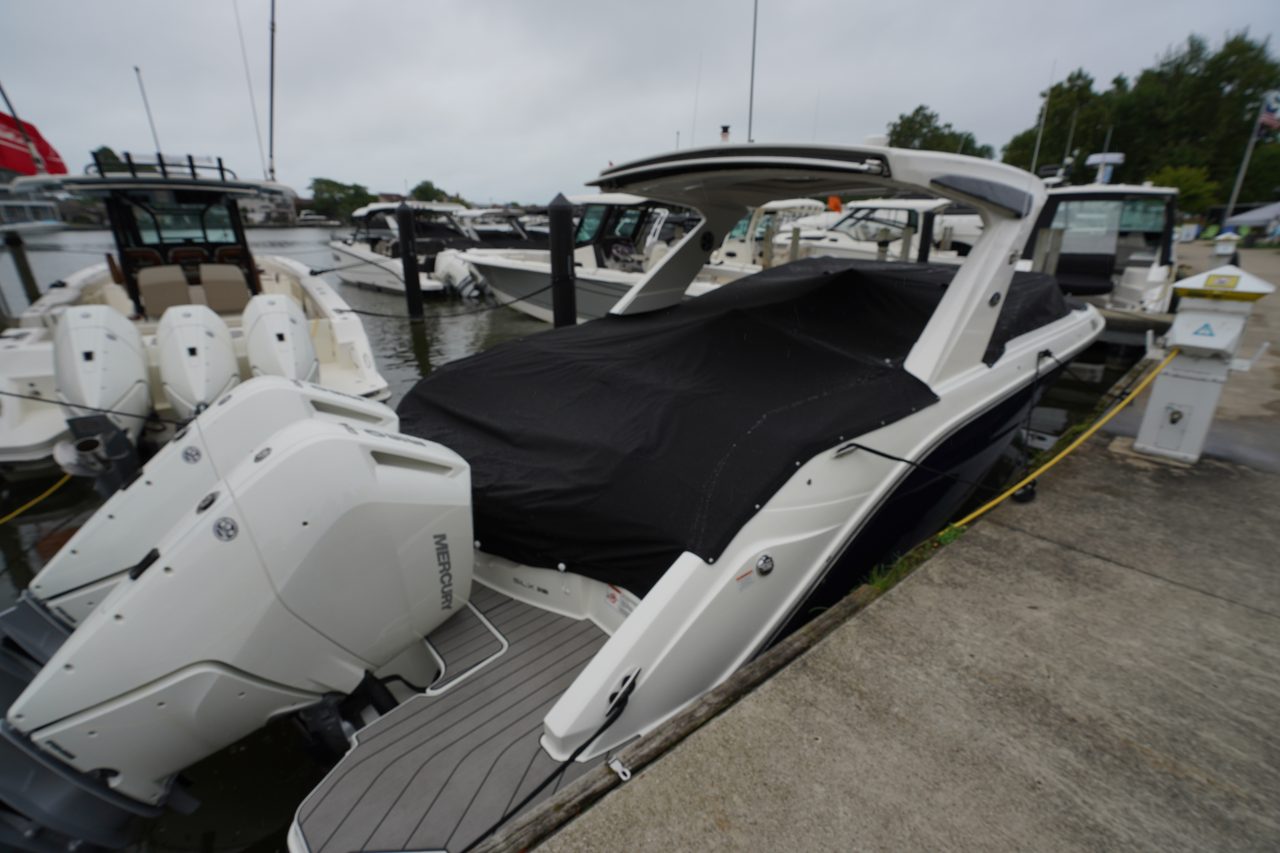 Slide: The Image of Sea Ray SLX 310 Outboard 2026 - 32