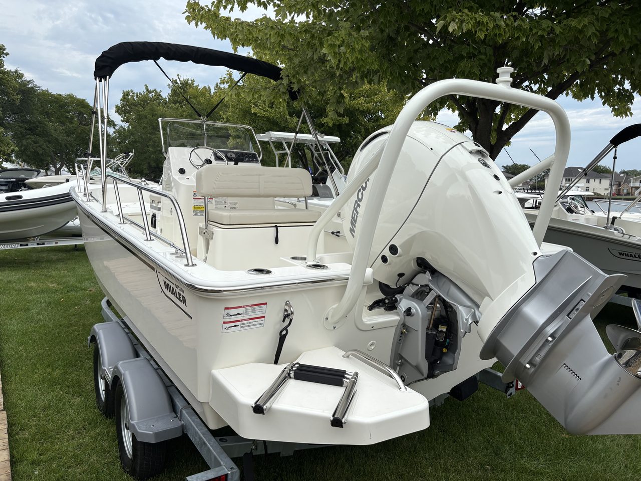 Slide: The Image of Boston Whaler 190 Montauk 2026 - 18