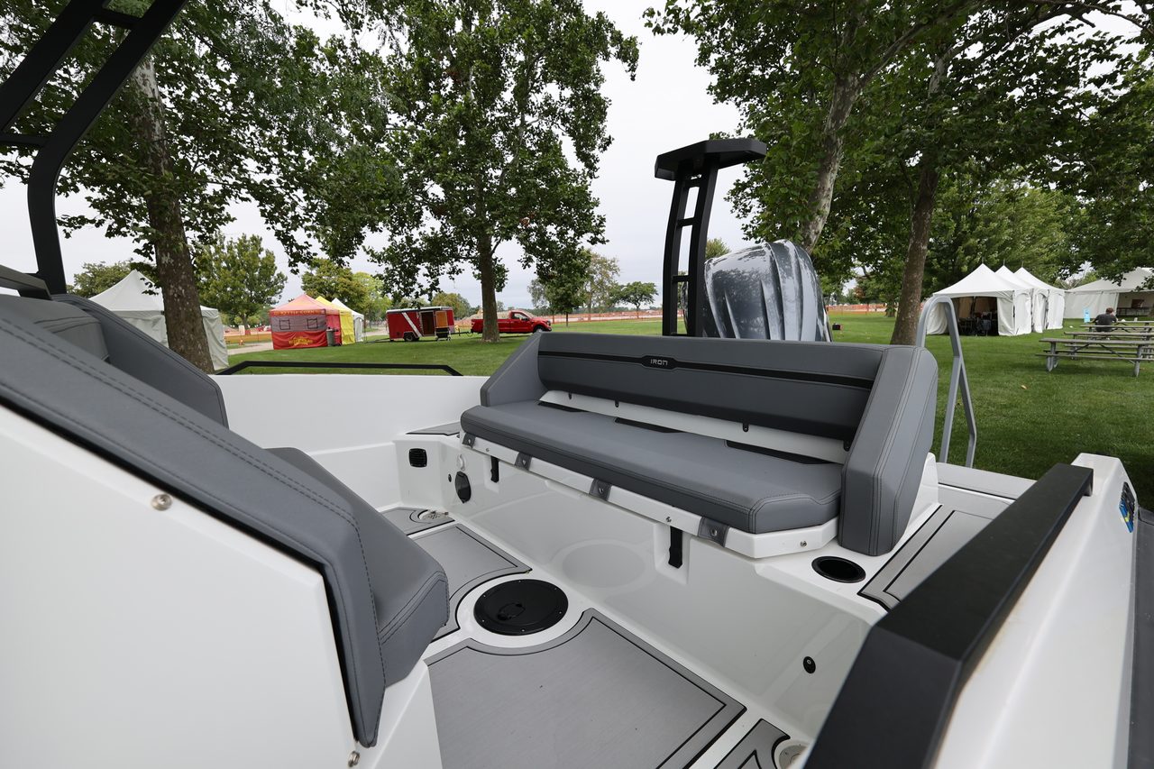 Slide: The Image of IRON 767 T-Top - 7