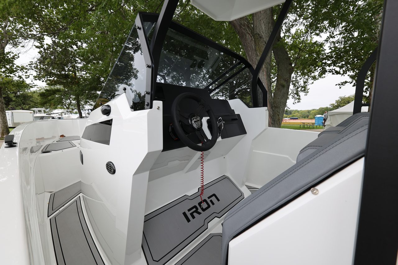 Slide: The Image of IRON 767 T-Top - 8