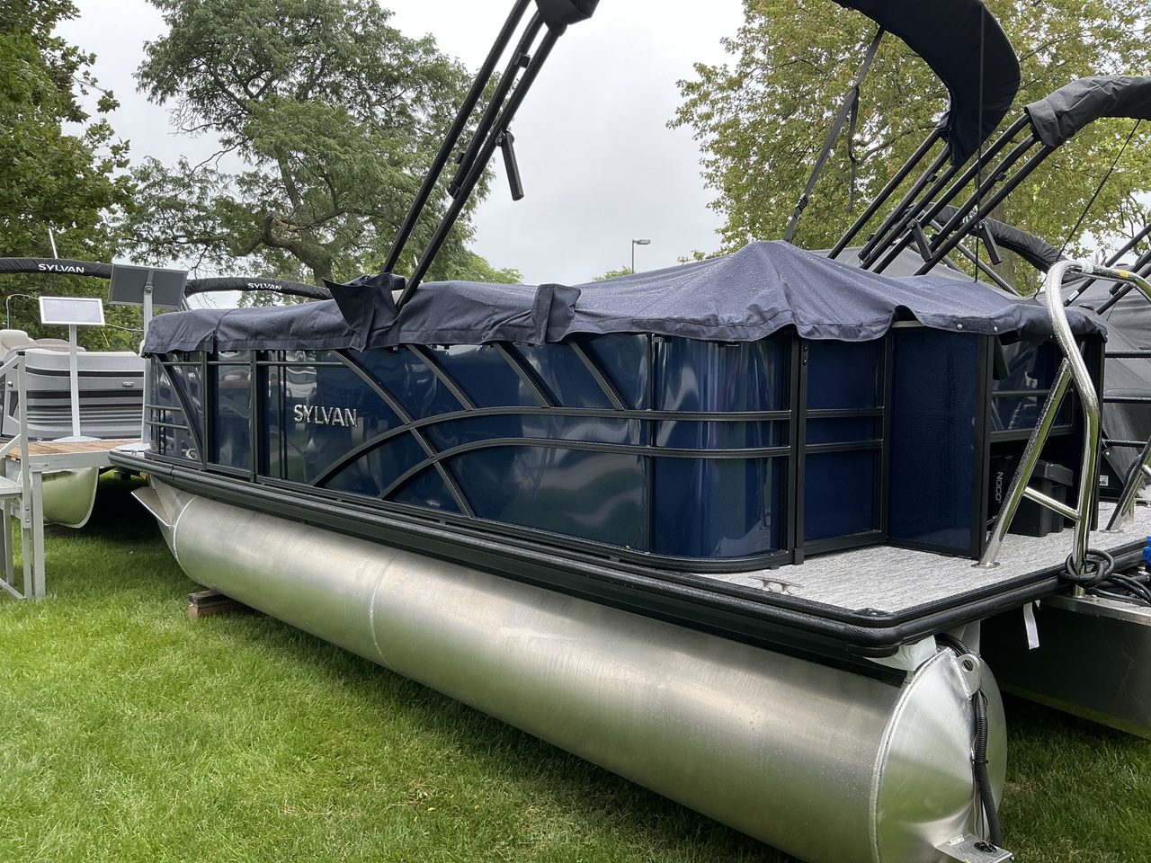 Slide: The Image of Sylvan Mirage 8520 Party Fish 2026 - 47