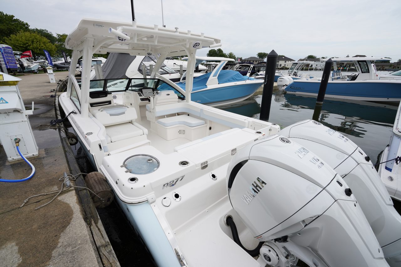 Slide: The Image of Robalo R277 Dual Console 2026 - 10