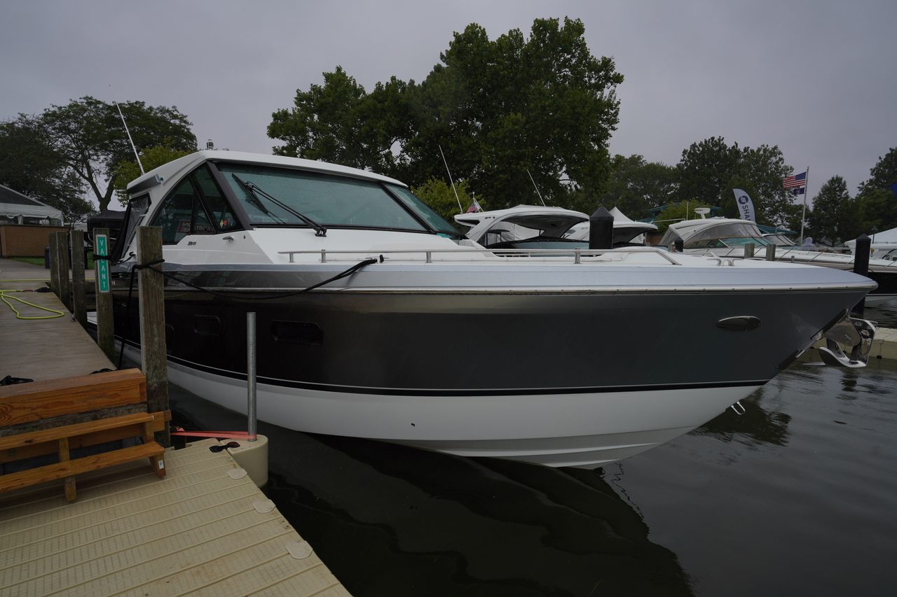 Slide: The Image of Formula 387 Center Console Fish 2025 - 97