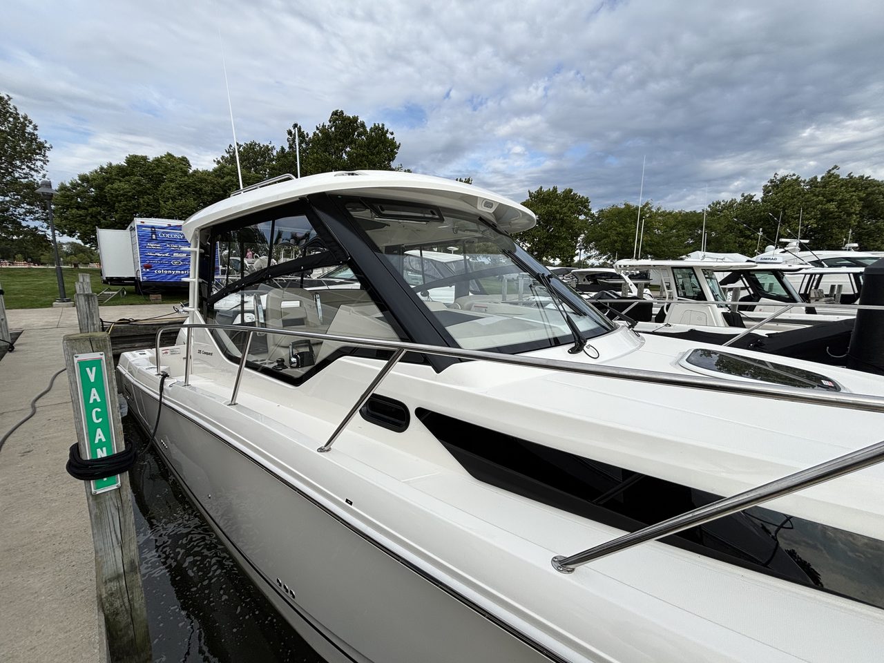 Slide: The Image of Boston Whaler 250 Outrage 2025 - 45
