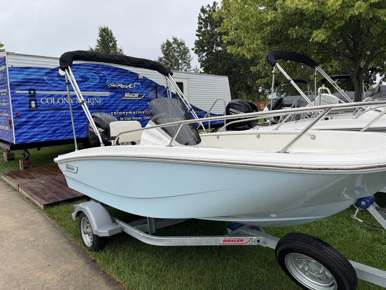 Slide: The Image of Boston Whaler 130 Super Sport 2025 - 28