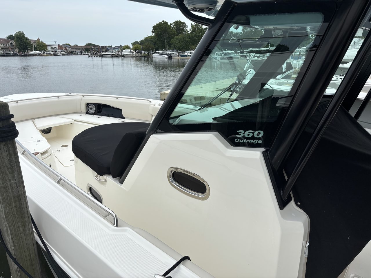 Slide: The Image of Boston Whaler 360 Outrage 2025 - 34