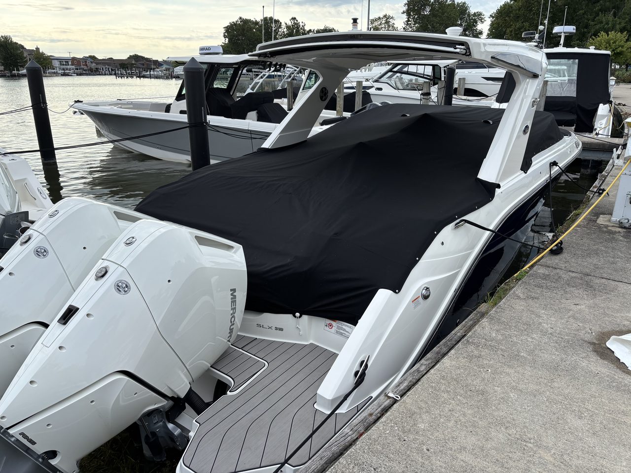 Slide: The Image of Sea Ray SLX 310 Outboard 2026 - 31