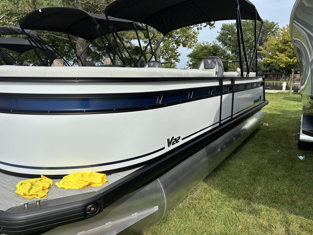 Slide: The Image of Viaggio Lago V22U TriToon 2027 - 2