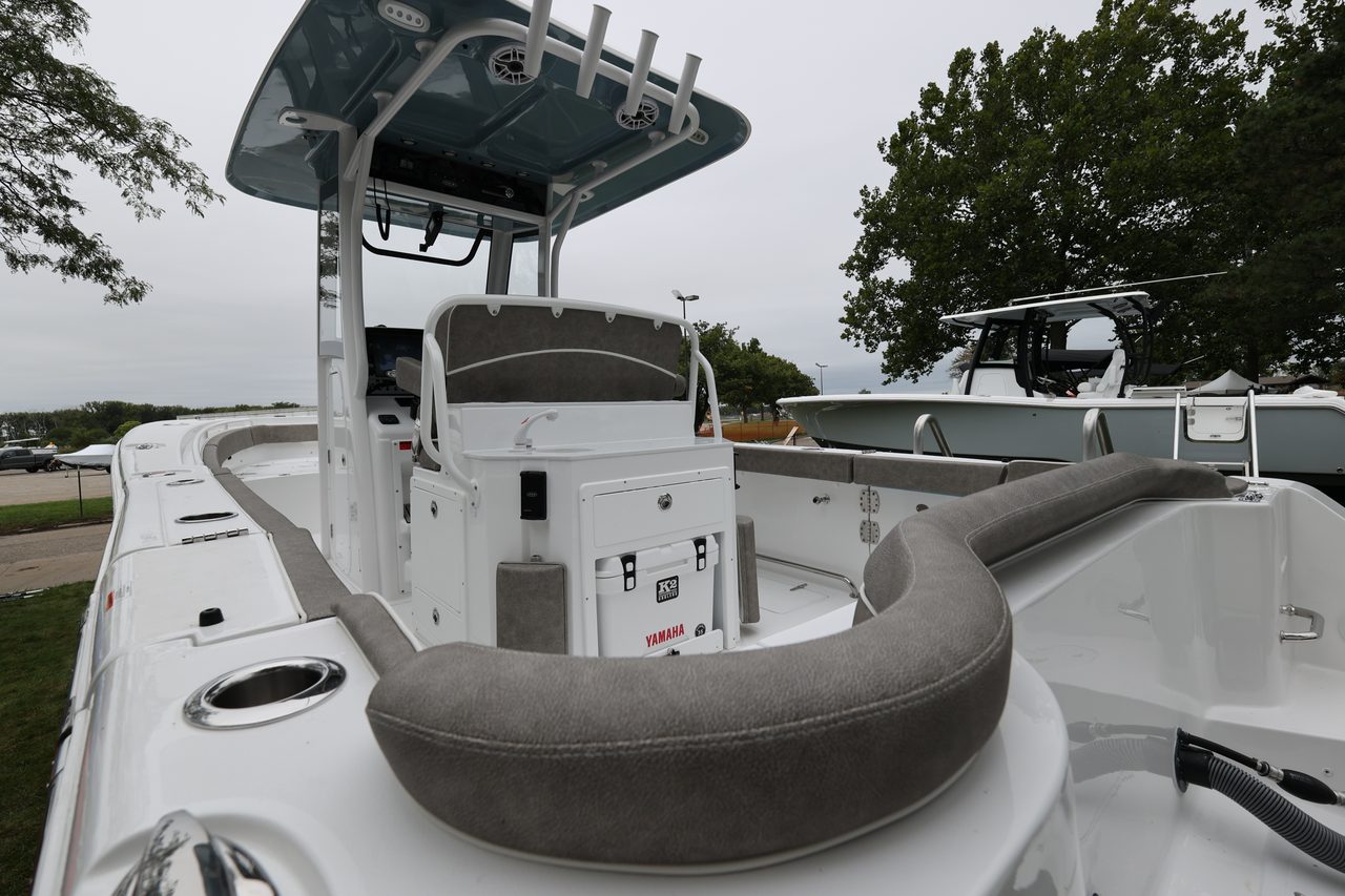 Slide: The Image of Sea Hunt Ultra 265 - 2