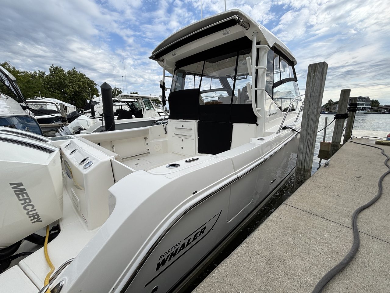 Slide: The Image of Boston Whaler 325 Conquest 2025 - 44