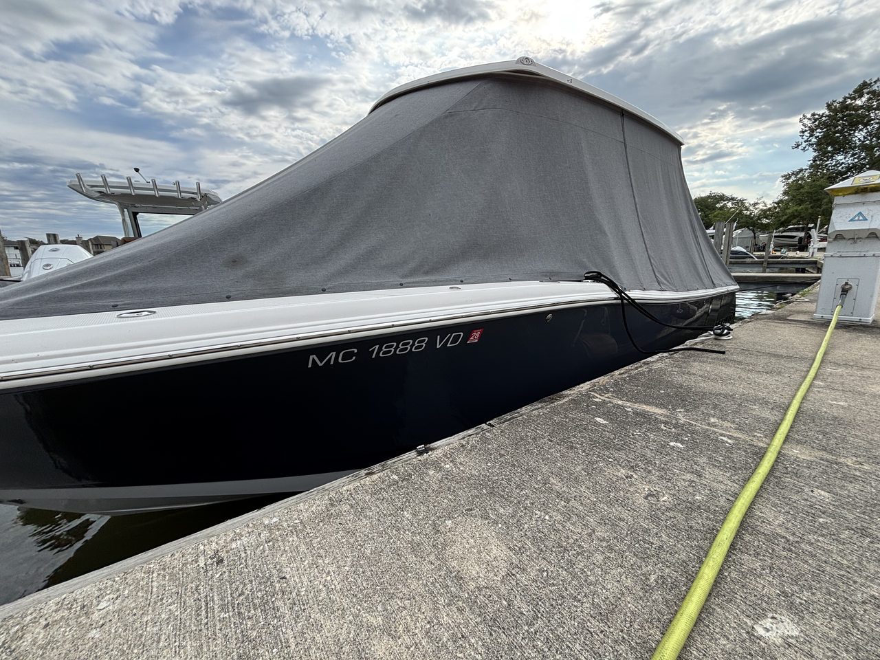 Slide: The Image of Robalo R270 Center Console 2024 - 17