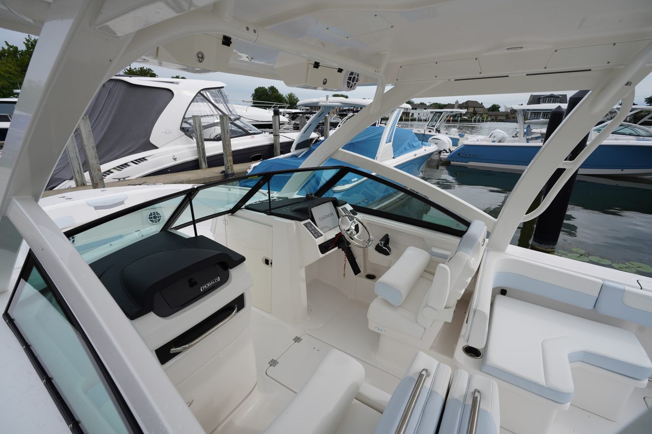 Slide: The Image of Robalo R277 Dual Console 2026 - 6