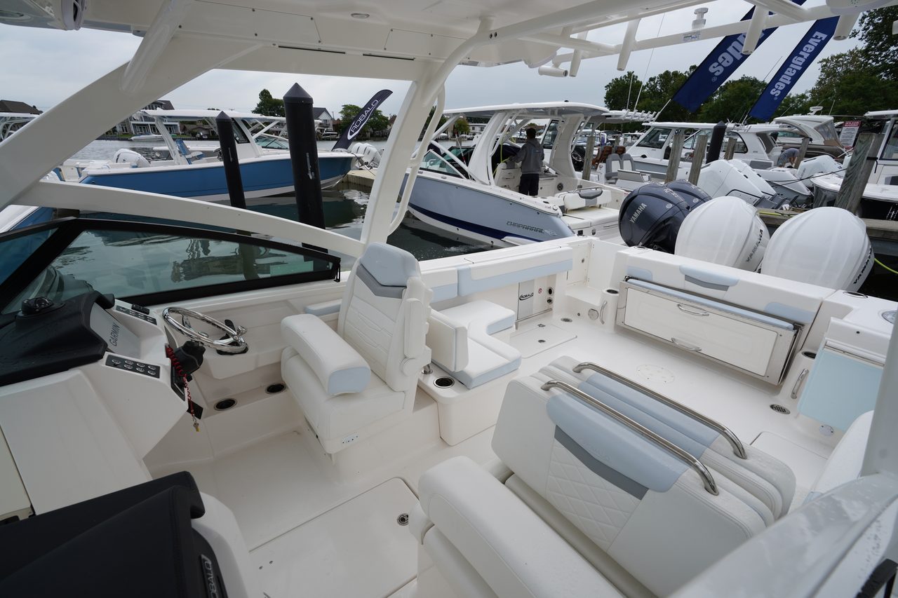 Slide: The Image of Robalo R277 Dual Console 2026 - 7
