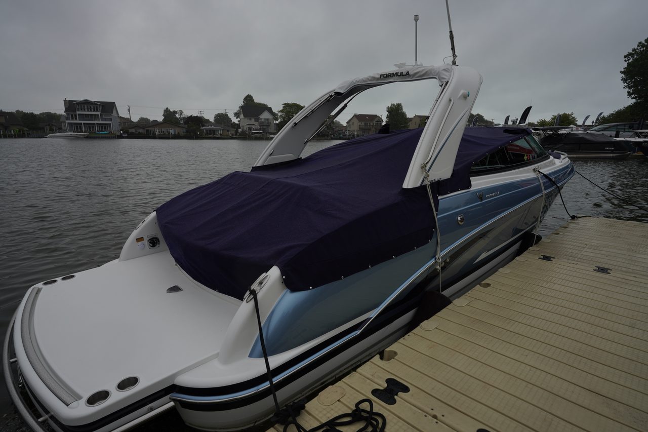 Slide: The Image of Formula 330 Crossover Bowrider I/O 2027 - 69