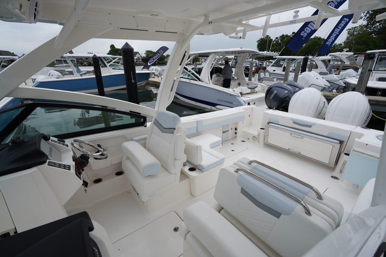 Slide: The Image of Robalo R277 Dual Console 2026 - 12