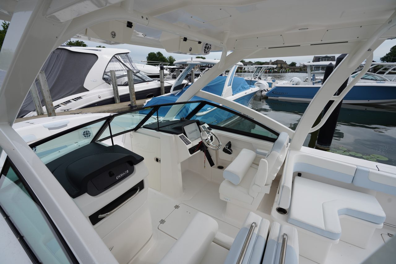 Slide: The Image of Robalo R277 Dual Console 2026 - 17