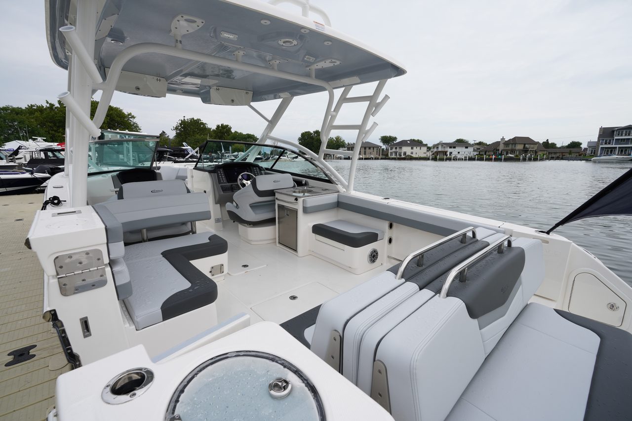 Slide: The Image of Robalo R317 Dual Console 2025 - 25