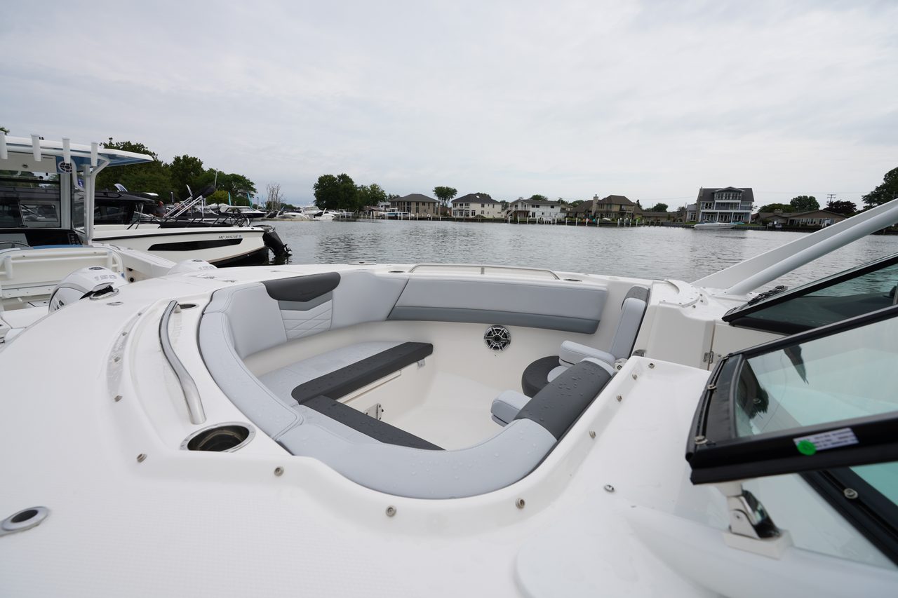 Slide: The Image of Robalo R317 Dual Console 2025 - 20