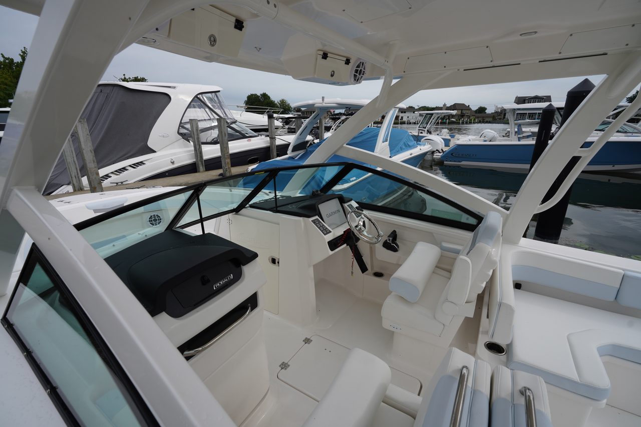 Slide: The Image of Robalo R277 Dual Console 2026 - 18