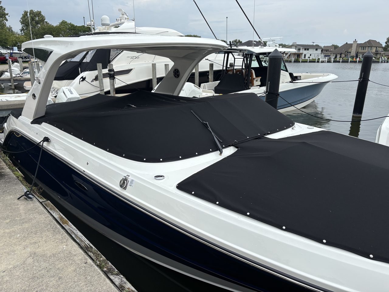 Slide: The Image of Sea Ray SLX 310 Outboard 2026 - 29