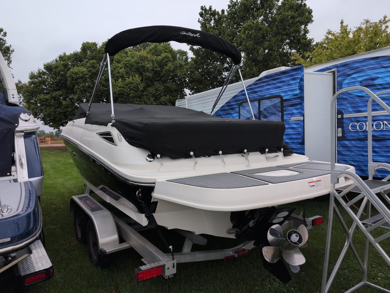 Slide: The Image of Sea Ray Sundeck 220 - 1