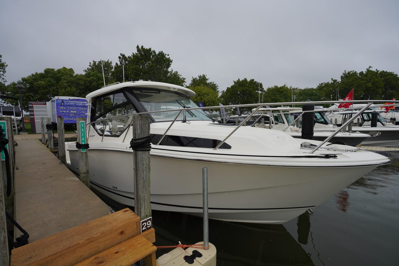 Slide: The Image of Boston Whaler 325 Conquest 2025 - 45