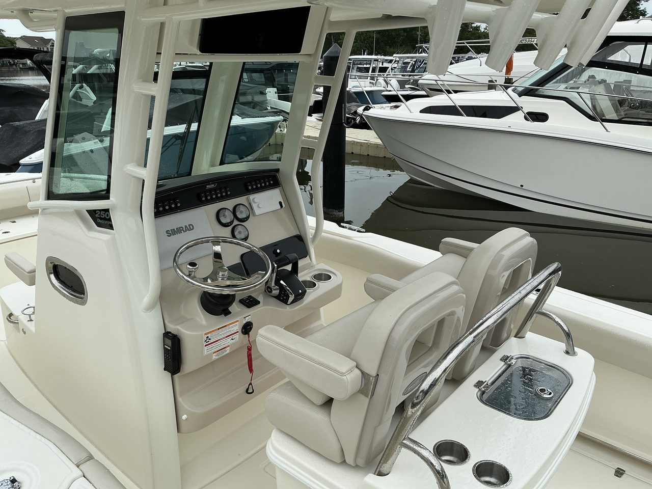 Slide: The Image of Boston Whaler 250 Outrage 2025 - 47