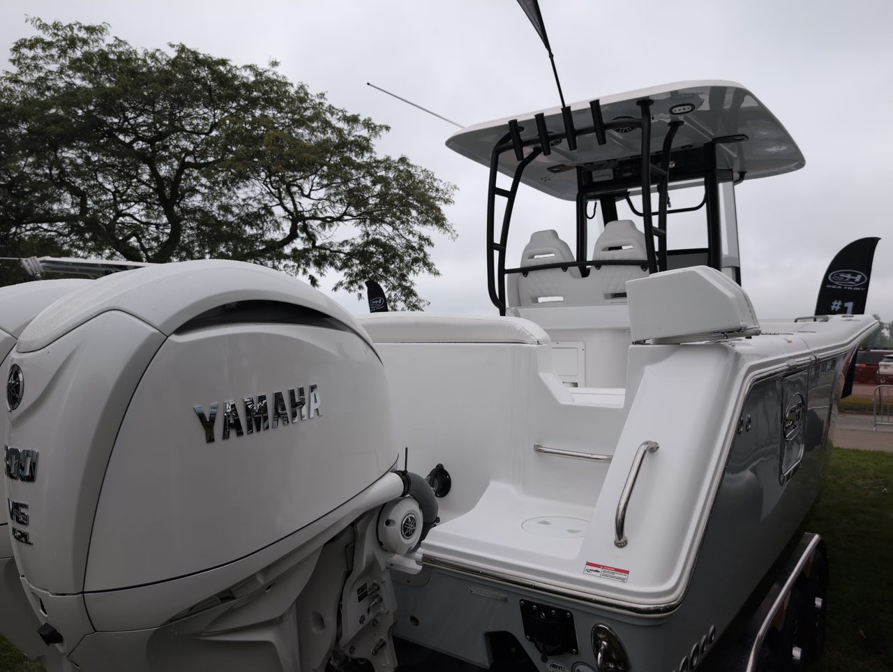 Slide: The Image of Sea Hunt Ultra 285 SE - 1