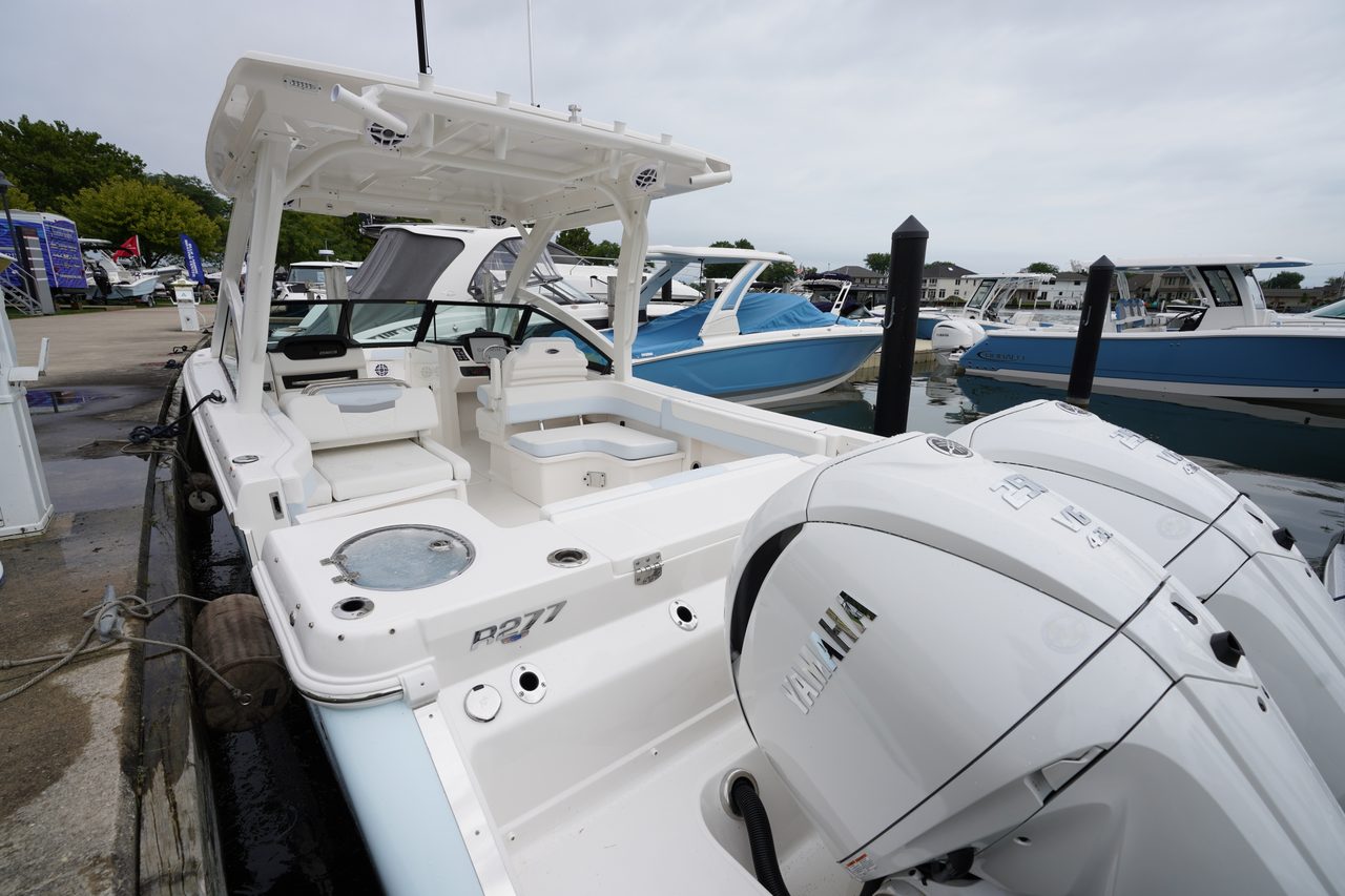 Slide: The Image of Robalo R277 Dual Console 2026 - 15
