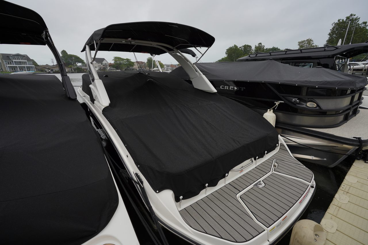 Slide: The Image of Sea Ray SDX 270 2025 - 6