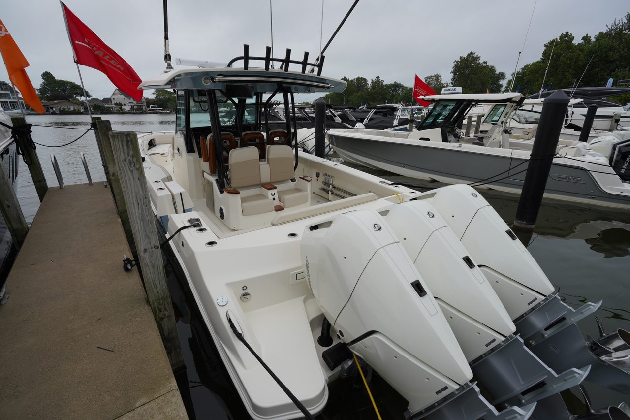 Slide: The Image of Boston Whaler 360 Outrage 2025 - 32