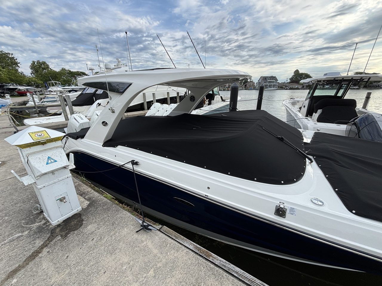 Slide: The Image of Sea Ray SLX 310 Outboard 2026 - 30