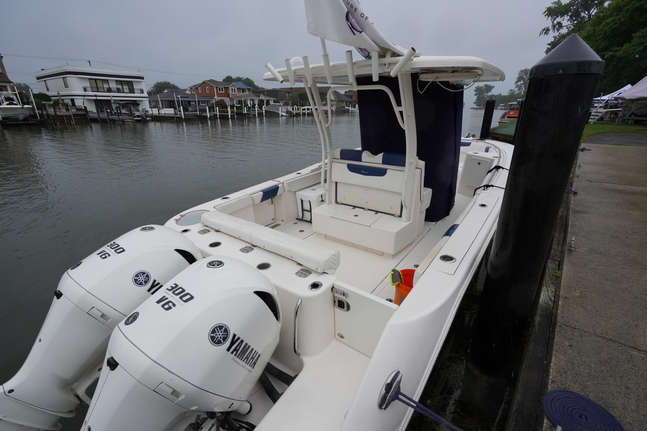Slide: The Image of Robalo R302 - 1