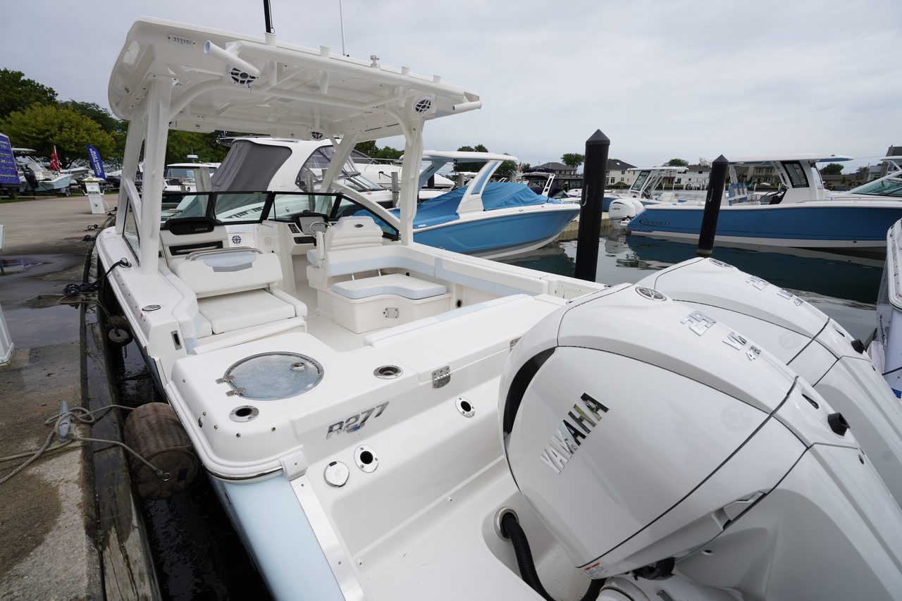 Slide: The Image of Robalo R277 Dual Console 2026 - 25