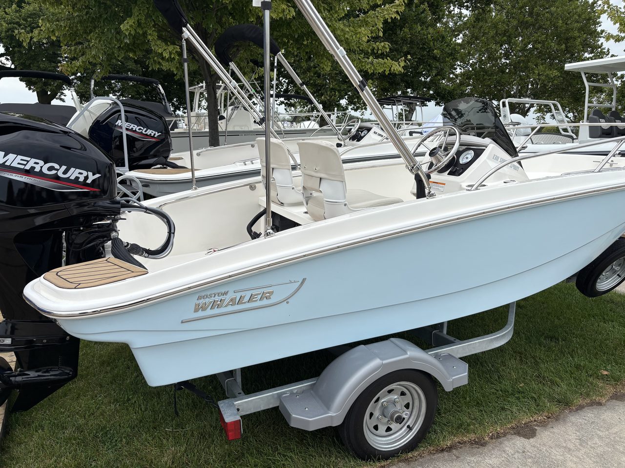 Slide: The Image of Boston Whaler 130 Super Sport 2025 - 27