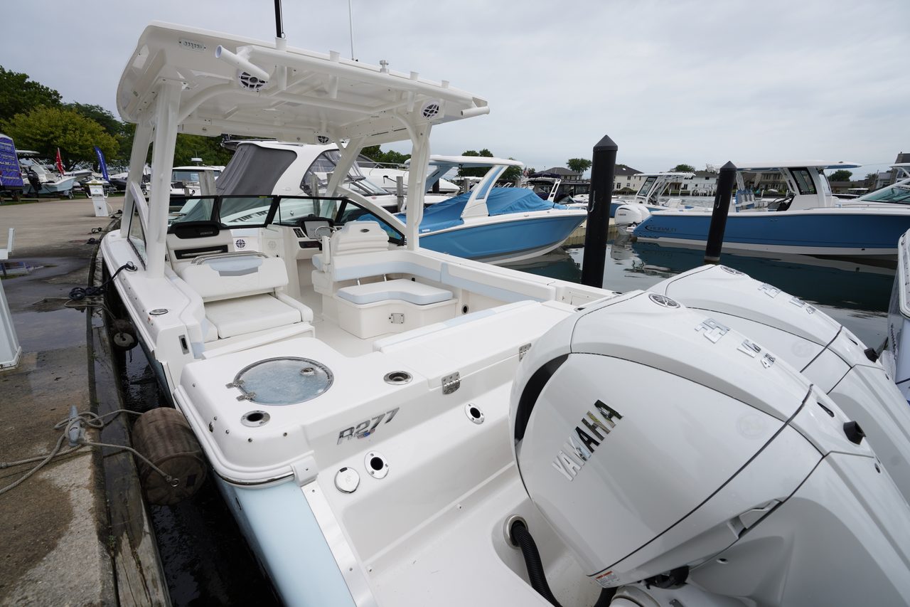 Slide: The Image of Robalo R277 Dual Console 2026 - 26