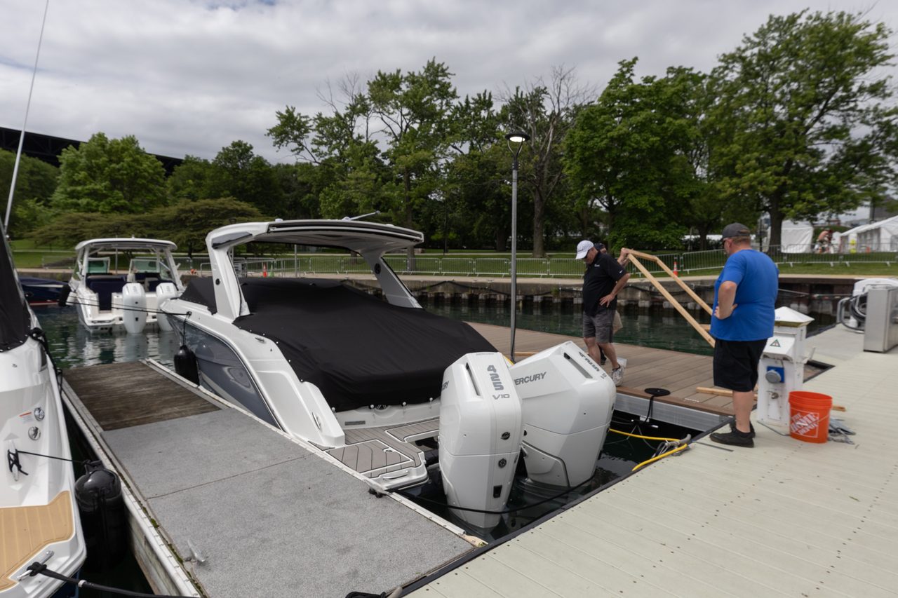 Slide: The Image of Sea Ray SLX 310 Outboard 2026 - 79