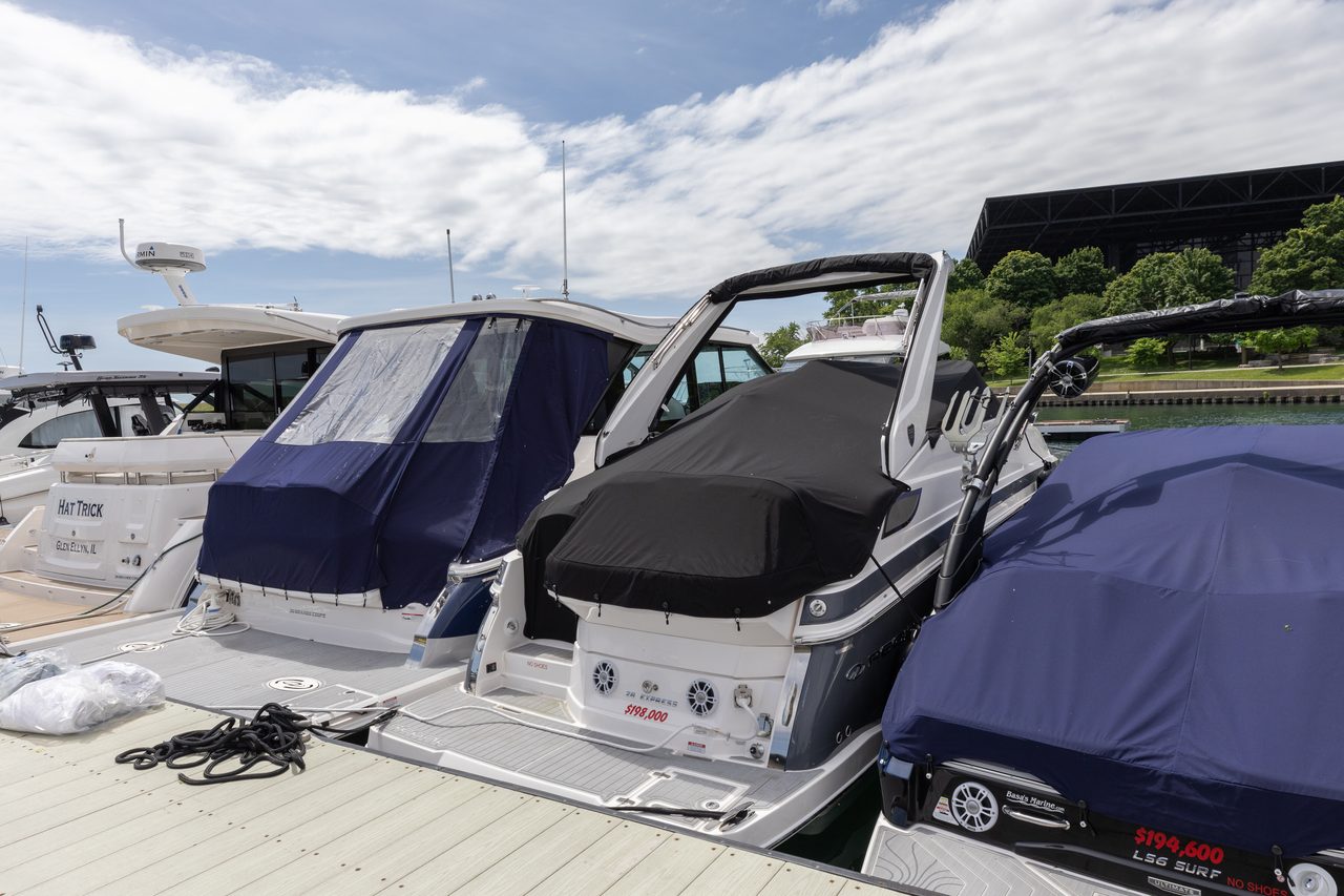 Slide: The Image of Regal 28 Express 2025 - 36