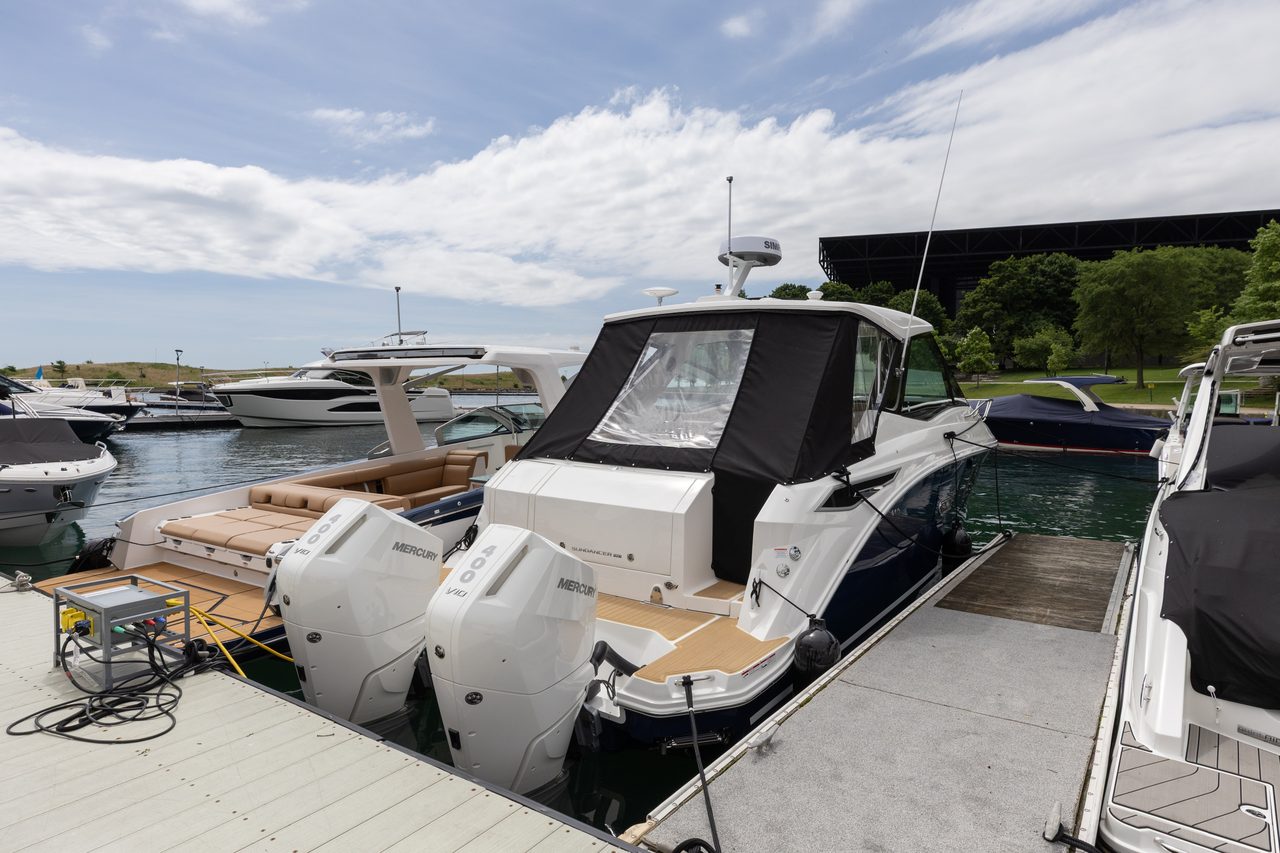 Slide: The Image of Sea Ray Sundancer 320 Outboard 2026 - 28