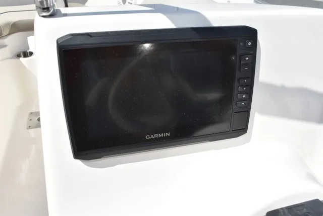 Slide: The Image of Key West Boats 203 DFS Dual Console 2021 - 19