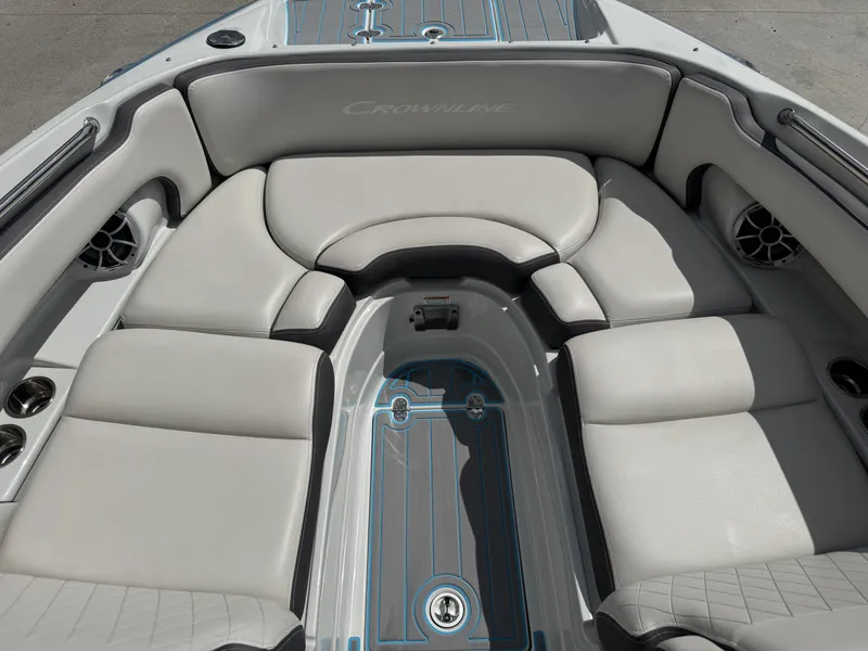 Slide: The Image of Crownline Boats Eclipse E275 XS 2021 - 11