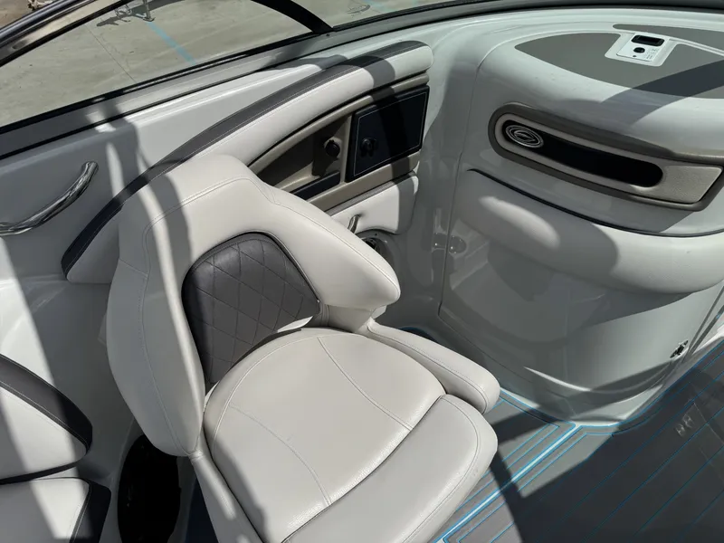 Slide: The Image of Crownline Boats Eclipse E275 XS 2021 - 20