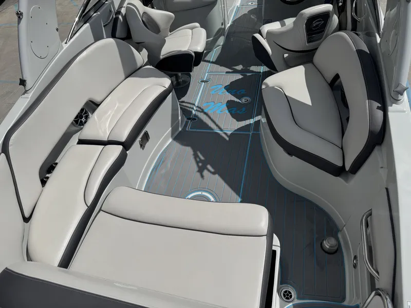 Slide: The Image of Crownline Boats Eclipse E275 XS 2021 - 7