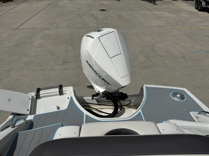 Slide: The Image of Crownline Boats Eclipse E275 XS 2021 - 8