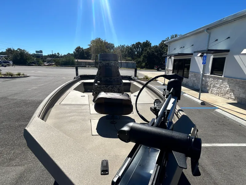 Slide: The Image of Excel Bay Pro Elite 220 2023 - 10