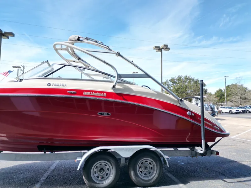 Slide: The Image of Yamaha 242 Limited S 2014 - 10