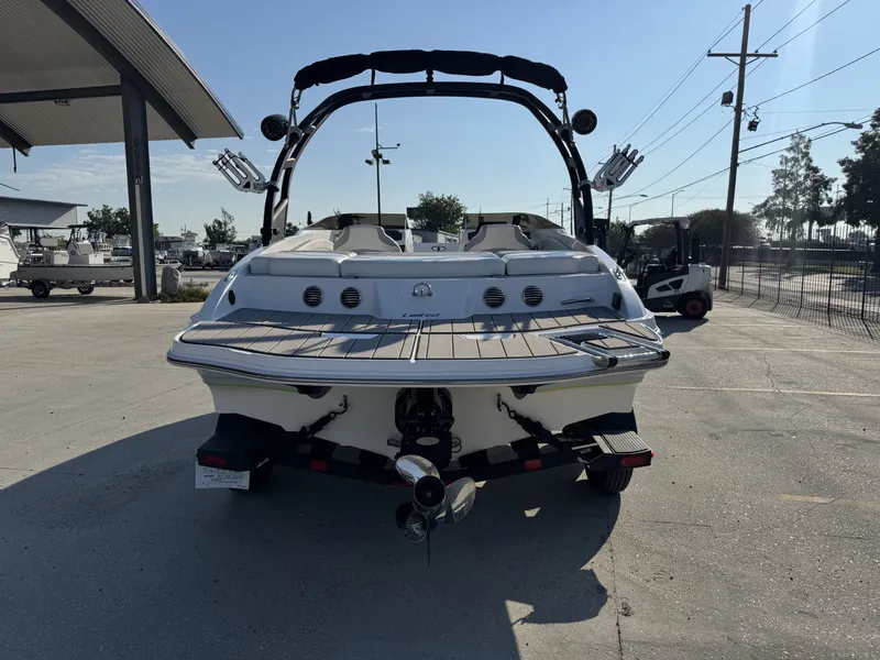 Slide: The Image of Tahoe 210 Si Limited 2023 - 11