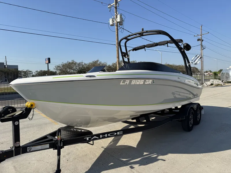 Slide: The Image of Tahoe 210 Si Limited 2023 - 4