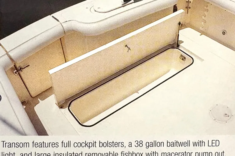 Slide: The Image of 2002 Shamrock 290 Walkaround boat transom with baitwell and insulated fishbox. - 21