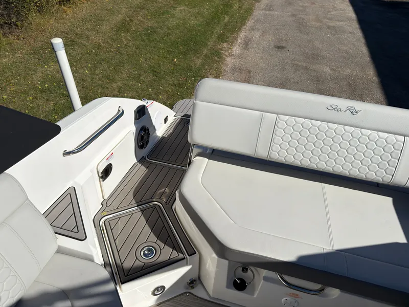 Slide: The Image of Sea Ray SDX 250 2022 - 13